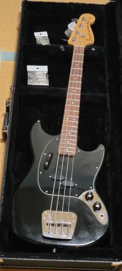 432 FENDER MUSTANG BASS 1975