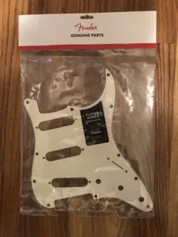 FENDER 11-HOLE MODERN-STYLE STRATOCASTER S/S/S PICKGUARD - PARCHMENT WHITE
