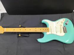 FENDER VINTERA 50'S STRATOCASTER USED ALDER BODY MAPLE FINGERBOARD W/GIG CASE