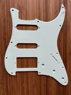 HOLE PICKGUARD FREE