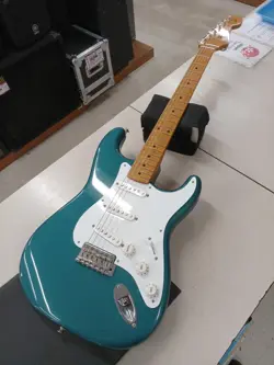 FENDER VINTERA II 50S STRATOCASTER ELECTRIC GUITAR SAFE DELIVERY FROM JAPAN