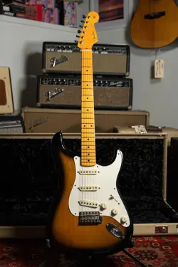 2005 FENDER ERIC JOHNSON STRATOCASTER 2-TONE SUNBURST W/OHSC