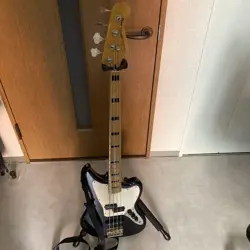 FENDER JAGUAR BASS