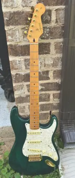 STRATOCASTER IN SAPPHIRE