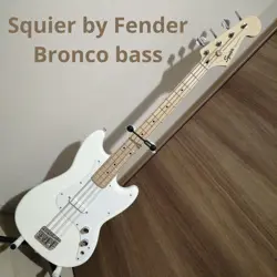 SQUIER BY FENDER BRONCO BASS ELECTRIC WITH CASE