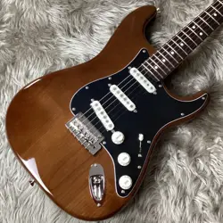 FENDER / MADE IN JAPAN HYBRID II STRATOCASTER WALNUT ELECTRIC GUITAR / OUTLET