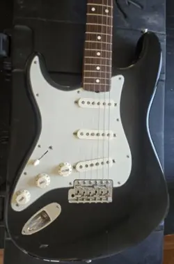 2000 LEFTY FENDER STRATOCASTER '62 AMERICAN VINTAGE REISSUE NO RESERVE