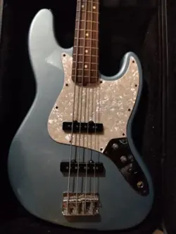 FENDER PLAYER 4-STRING JAZZ ELECTRIC BASS GUITAR