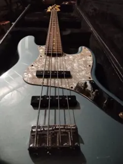 4-STRING JAZZ ELECTRIC