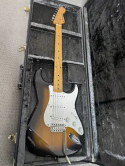 LIMITED INITIAL G'7 SPECIAL 1954 STRATO FENDER CLAPTON