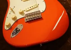 FENDER AMERICAN VINTAGE II 1961 STRATOCASTER LEFT-HAND FIESTA RED