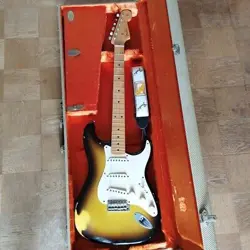 FENDER CUSTOM SHOP TIME MACHINE SERIES 1956 STRATOCASTER SUNBURST RELIC MADE IN