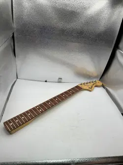 USA 2010 STRATOCASTER FENDER NECK WITH TUNERS SEE PICS