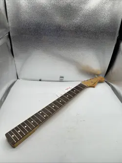 STRATOCASTER FENDER