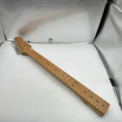 MEXICAN STRATOCASTER SEE