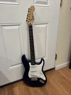 ELECTRIC GUITAR, USED CONDITION. FUNCTIONALITY UNKNOWN.�