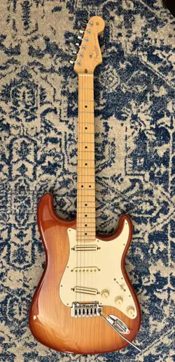 AMERICAN PRO STRATOCASTER, MAPLE NECK,SUNBURST 2 DIMAZIO HOT RAILS
