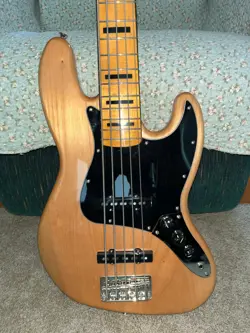 SQUIER BY FENDER JAZZ BASS GUITAR - 5-STRING NATURAL BODY - GREAT CONDITION