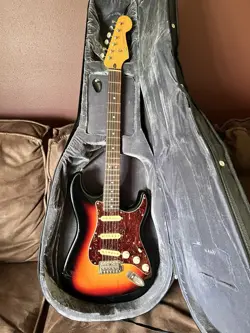 SQUIRE STRATOCASTER ROSEWOOD