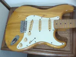 GUITAR FENDER STRATOCASTER