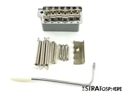 FENDER CUSTOM SHOP AMERICAN CUSTOM STRATOCASTER NOS, TREMOLO + WHAMMY BAR STRAT