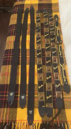 ( 7 ) GUITAR STRAPS