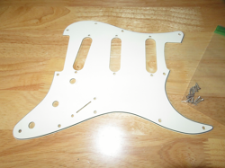FENDER 1996 USA WHITE 3 PLY STRATOCASTER PICKGUARD
