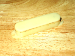 FENDER 1964 WHITE MUSTANG DUO SONIC OR MUSIC MASTER PICKUP COVER