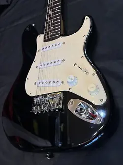 SQUIER BY FENDER MINI STRATOCASTER BLACK USED MAPLE NECK ROSEWOOD FINGERBOARD