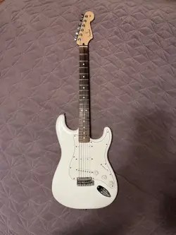 2022 FENDER PLAYER STRATOCASTER POLAR WHITE PAU FERRO FRETBOARD LOCKING TUNERS