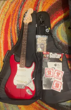 SQUIER RED STRATOCASTER