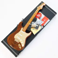 WALNUT STRATOCASTER 20