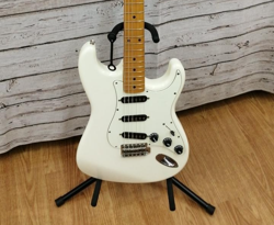 [FENDER JAPAN] ST-57 STRATOCASTER WHITE MADE IN JAPAN 2002-04 ELECTRIC GUITAR