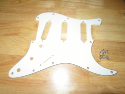 FENDER 1999 USA WHITE 3 PLY STRATOCASTER PICKGUARD