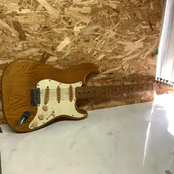 FENDER JAPAN STRATOCASTER ASH BODY ELECTRIC GUITAR SAFE PACKING!