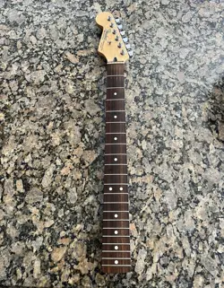 LEFTY MIM NECK