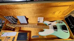 ELECTRIC BASS GUITAR FENDER CUSTOM SHOP 1951 PRECISION RELIC SURF GREEN & CASE