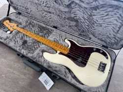 ELECTRIC BASS GUITAR FENDER USA AMERICAN PROFESSIONAL II PRECISION US24027155