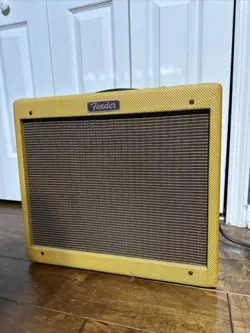 FENDER BLUES JUNIOR 120V GUITAR AMPLIFIER - LIMITED EDITION LACQUERED TWEED