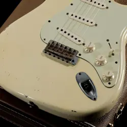 FENDER CUSTOM SHOP 1960 STRATOCASTER RELIC WHITE MAPLE FRETBOARD USED