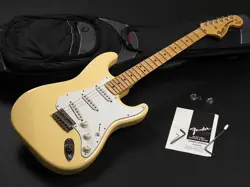 MALMSTEEN MODEL YELLOW