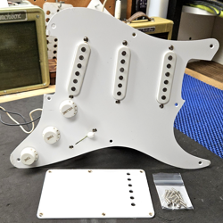 PICKGUARD VINTAGE II