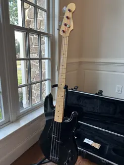 PRECISION BASS BLACK