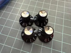 GENUINE FENDER AMPLIFIER PARTS - AMP KNOBS, SKIRTED 