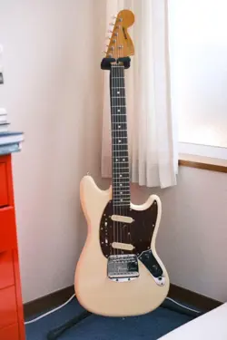 SQUIER BY FENDER FSR CLASSIC VIBE MUSTANG ELECTRIC GUITAR WHITE USED