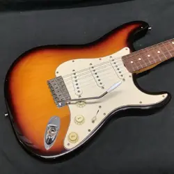 FENDER AMERICAN VINTAGE '62 STRATOCASTER ELECTRIC GUITAR USED