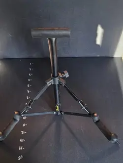 2 FENDER PORTABLE  FOLDING GUITAR FLOOR STAND-BLACK METAL 12, 2 FENDER STRAPS