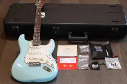 MINTY! 2018 FENDER LIMITED AMERICAN PRO STRATOCASTER WITH ROSEWOOD NECK + OHSC