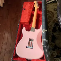 VINTAGE STRATOCASTER