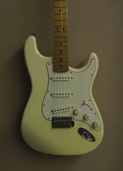 FENDER VOODOO STRATOCASTER JIMMY HENDRIX TRIBUTE WHITE MAPLE USED SOFT CASE